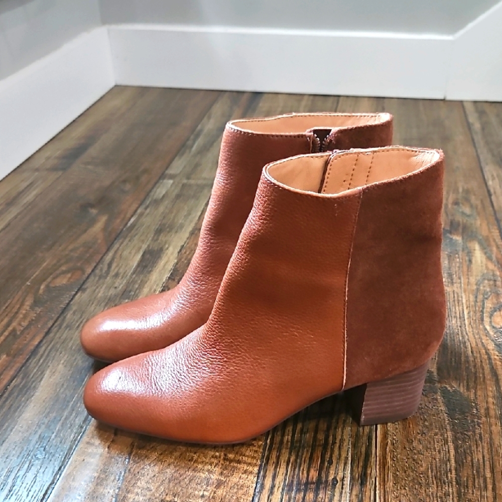 Crown Vintage Brown Suede / Pebbled‎ Leather Ankle Boots. Size 6